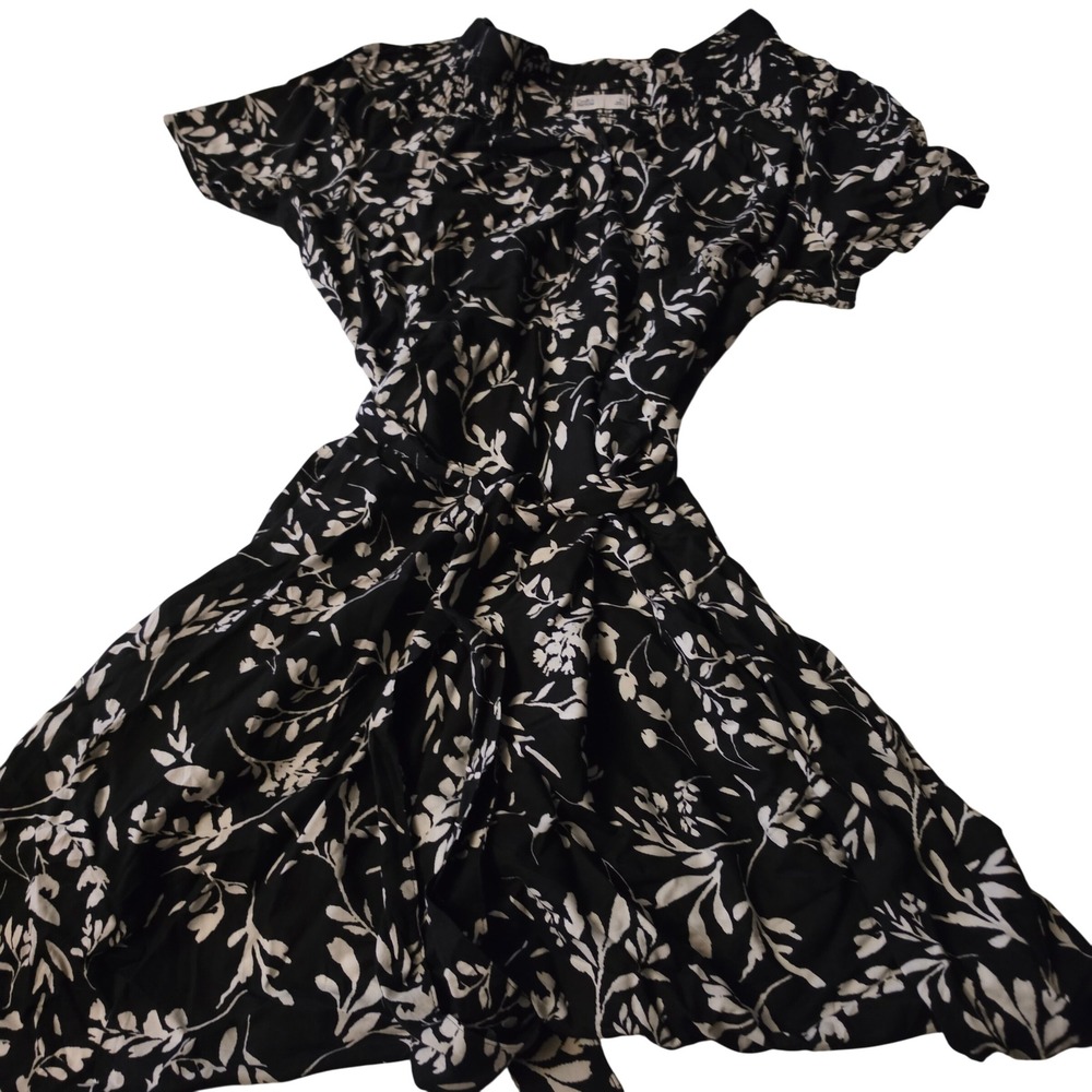 Croft & Barrow Womens XL Black White Floral Smocked Waist Tie Dress NWT